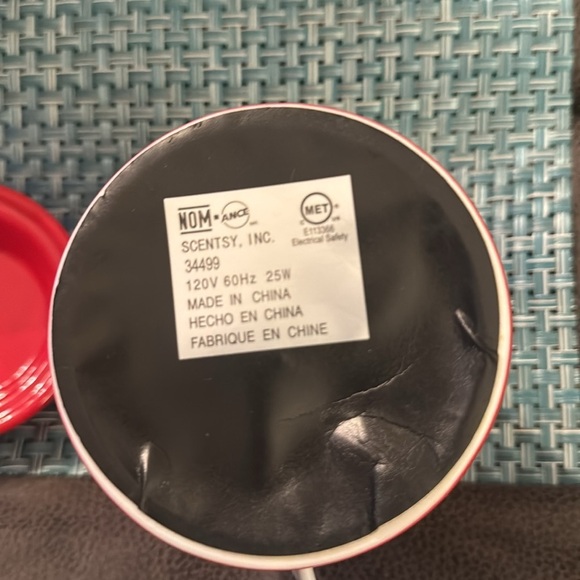 Scentsy "Noel" Red and White Retired Wax Warmer With Box - Christmas - Picture 5 of 5